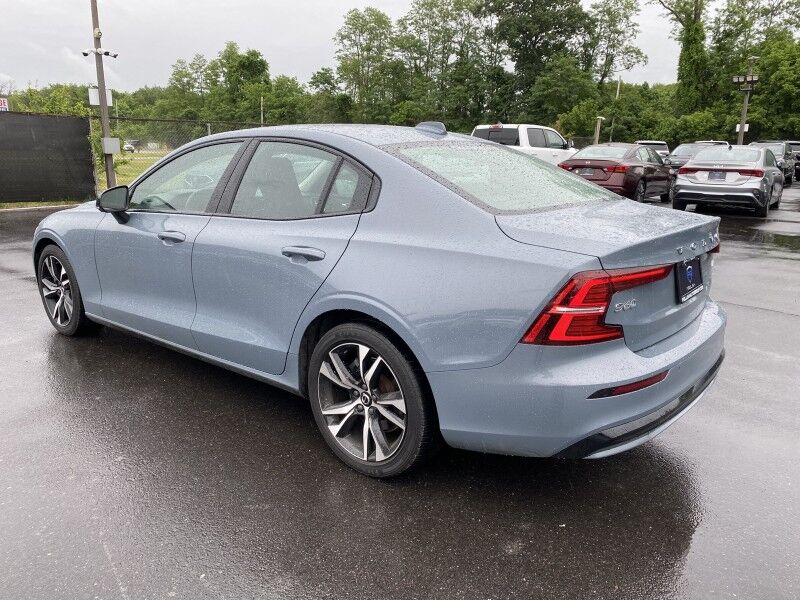 2023 Volvo S60 Core Dark Theme