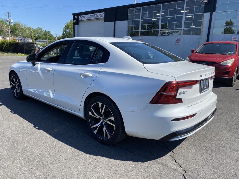 2023 Volvo S60 Core Dark Theme