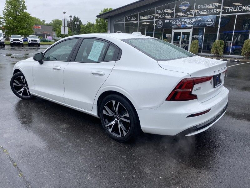 2023 Volvo S60 Core Dark Theme