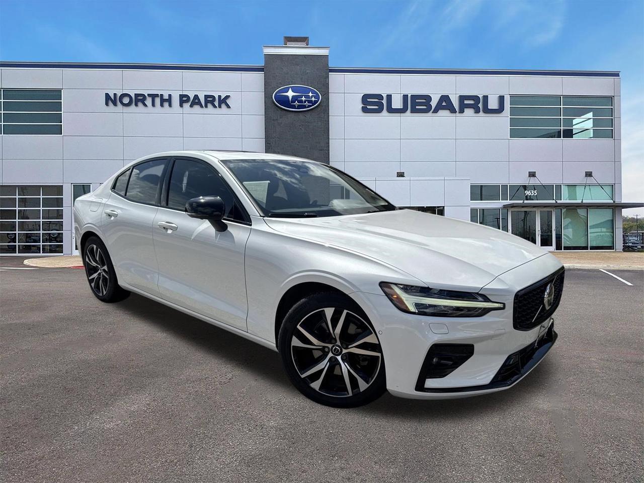 2023 Volvo S60 Plus Dark Theme