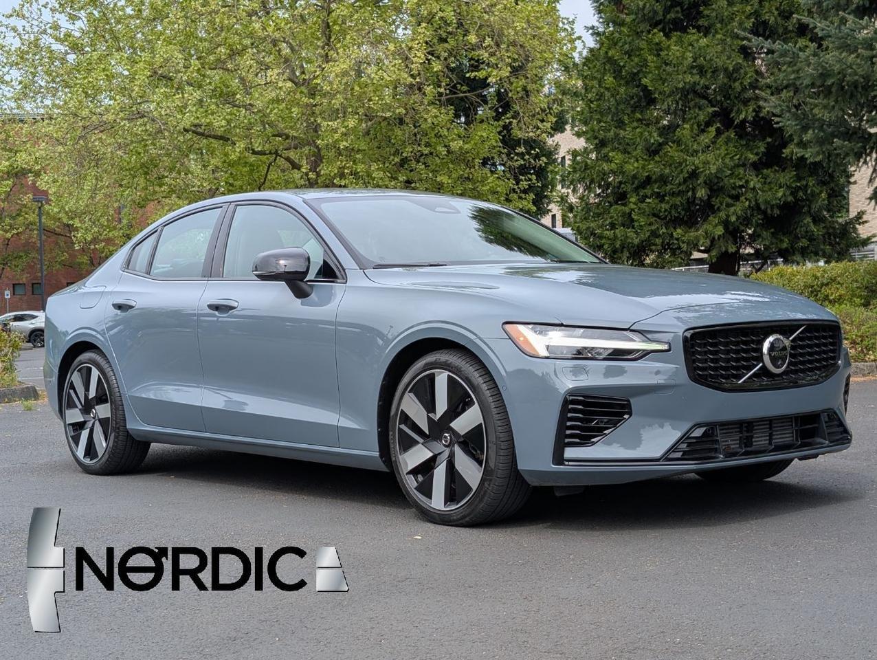 2023 Volvo S60 Recharge PHEV Hybrid AWD ULTIMATE | 455hp, Bowers & Wilkins Premium Audio, 360 Cam, 4 Heated Seats & Wheel