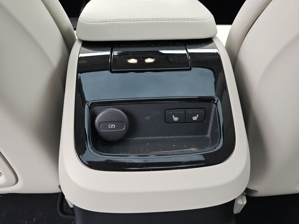 2023 Volvo S60 Recharge Plug-In Hybrid T8 Core Dark Theme Hunt Valley MD