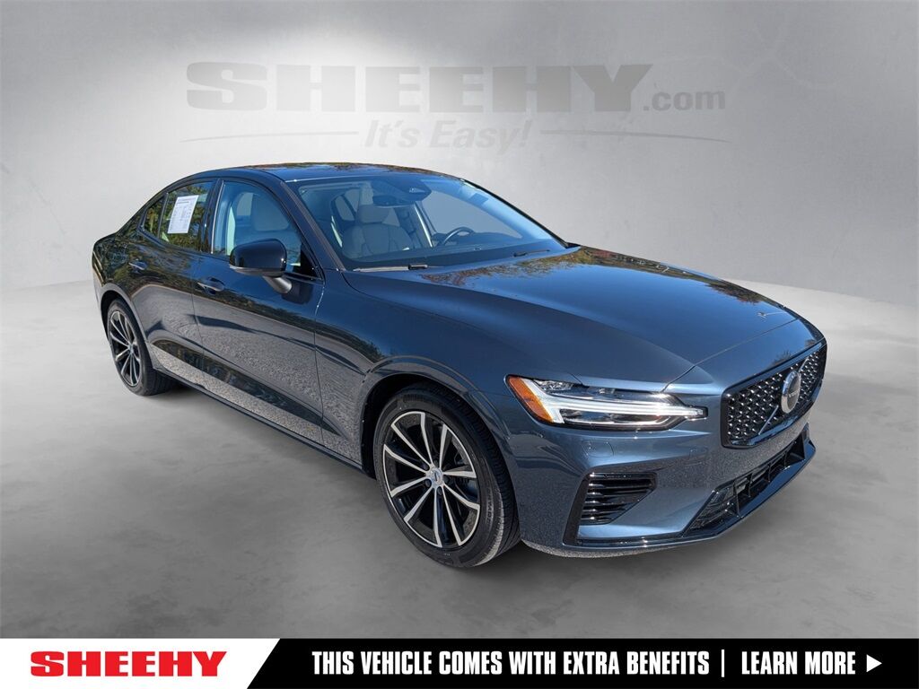 2023 Volvo S60 Recharge Plug-In Hybrid T8 Core Dark Theme