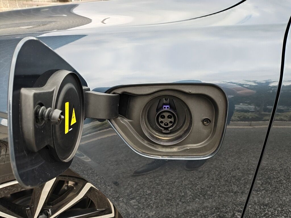 2023 Volvo S60 Recharge Plug-In Hybrid T8 Core Dark Theme Hunt Valley MD