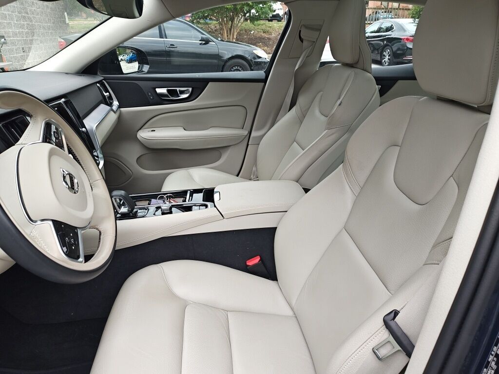 2023 Volvo S60 Recharge Plug-In Hybrid T8 Core Dark Theme Hunt Valley MD