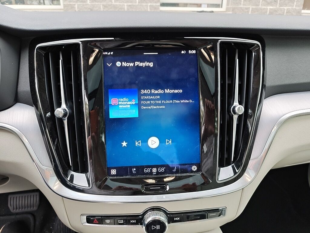 2023 Volvo S60 Recharge Plug-In Hybrid T8 Core Dark Theme Hunt Valley MD