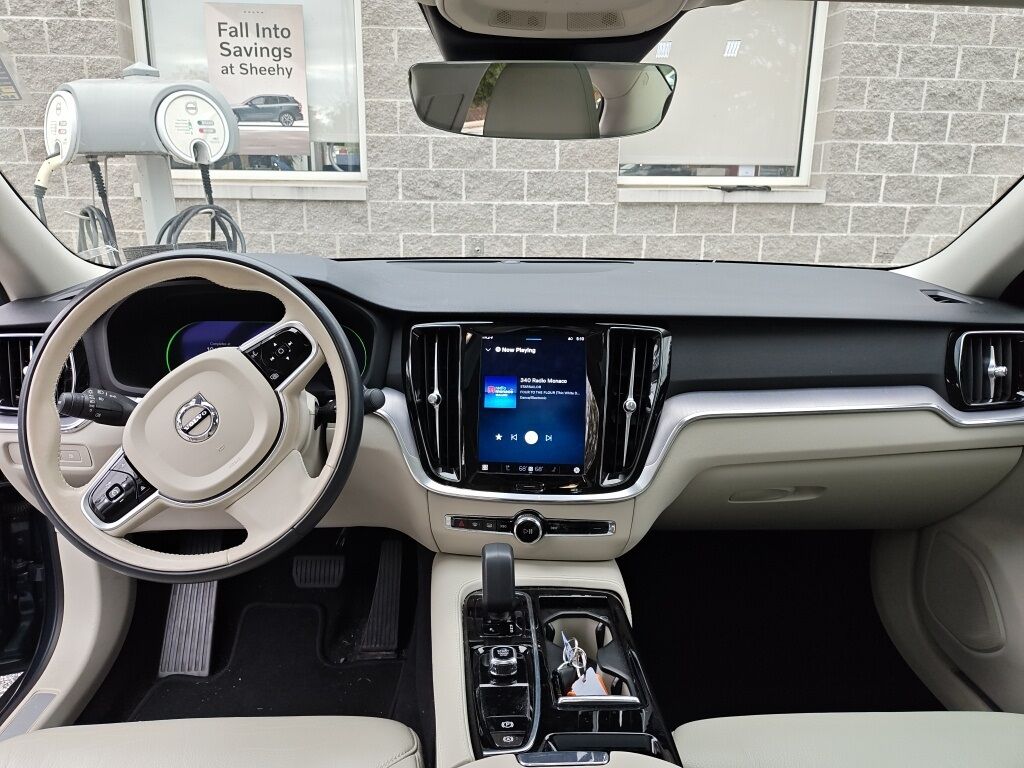 2023 Volvo S60 Recharge Plug-In Hybrid T8 Core Dark Theme Hunt Valley MD