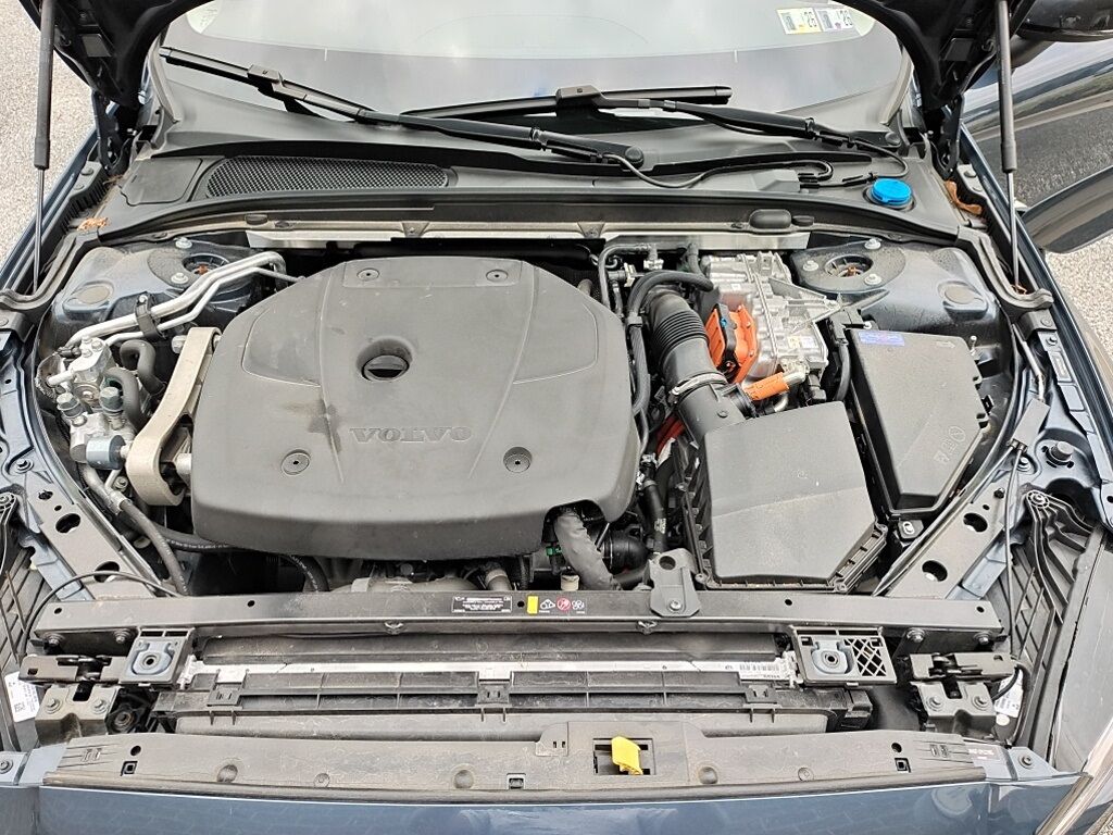 2023 Volvo S60 Recharge Plug-In Hybrid T8 Core Dark Theme Hunt Valley MD