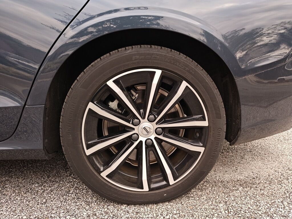 2023 Volvo S60 Recharge Plug-In Hybrid T8 Core Dark Theme Hunt Valley MD