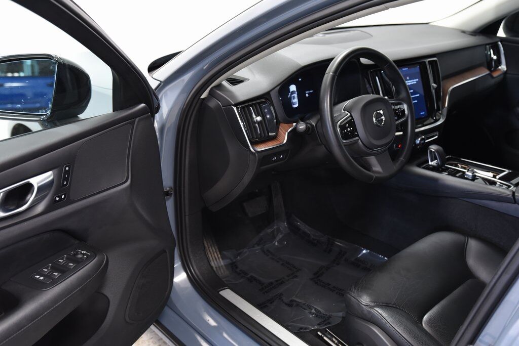 2023 Volvo S60 Recharge Plug-In Hybrid T8 Plus Dark Theme Akron OH