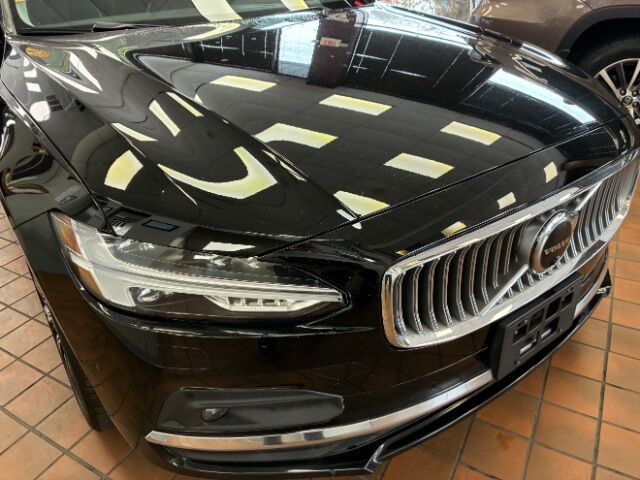 2023 Volvo S90 B6 Plus