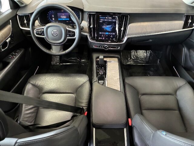 2023 Volvo S90 B6 Plus