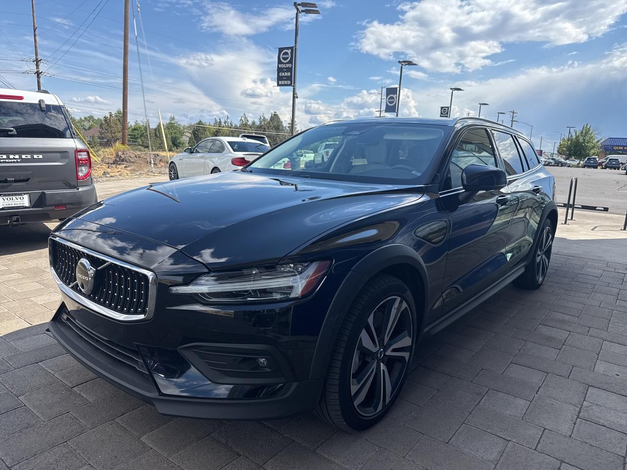 2023 Volvo V60 Cross Country B5 Plus Bend OR