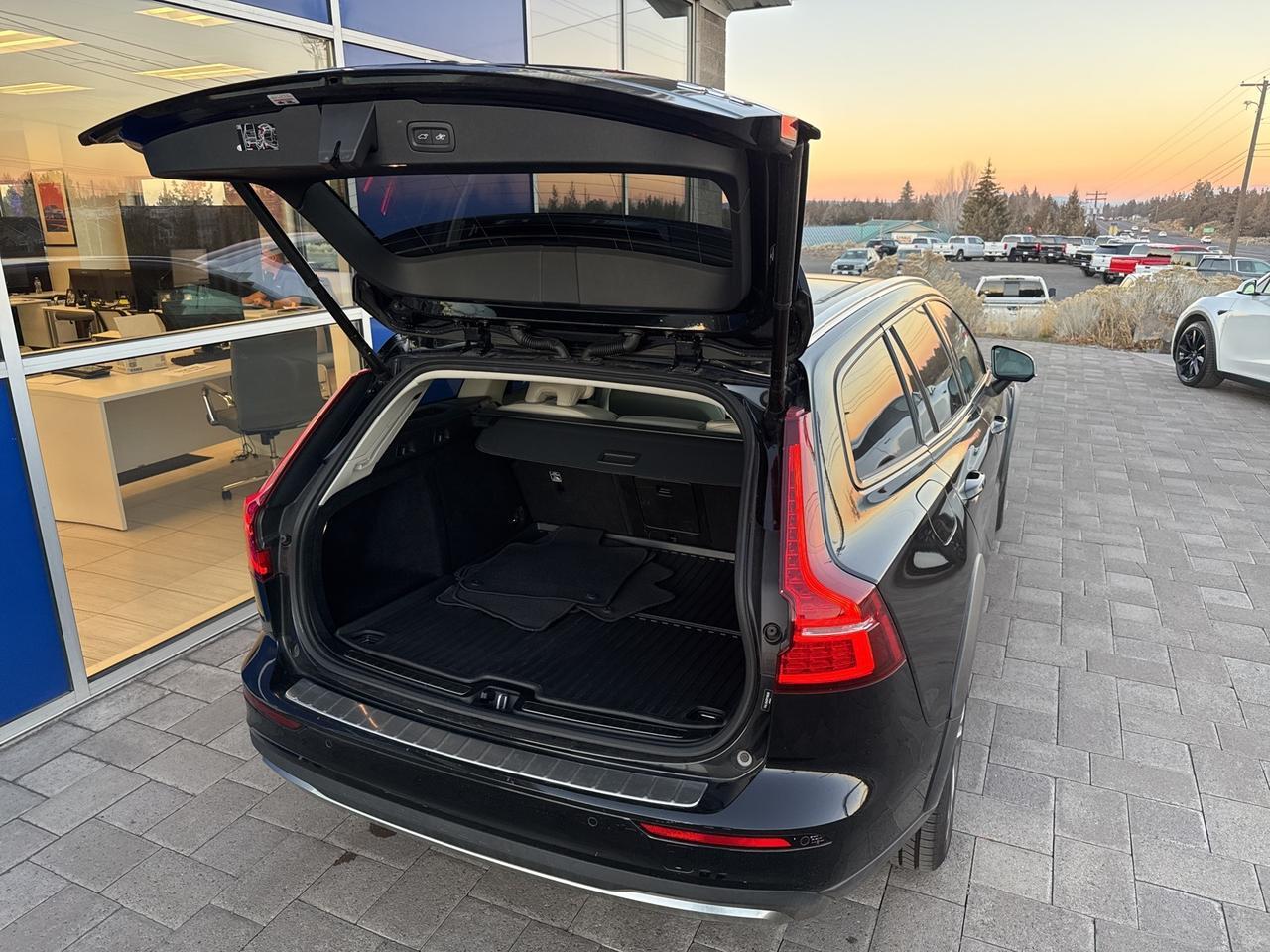 2023 Volvo V60 Cross Country B5 Plus Bend OR