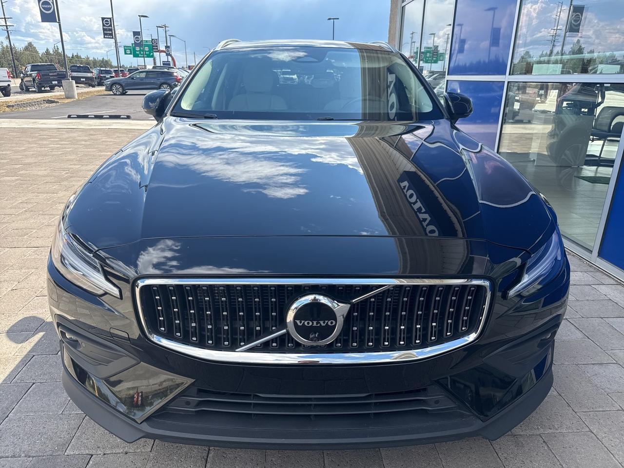 2023 Volvo V60 Cross Country B5 Plus Bend OR