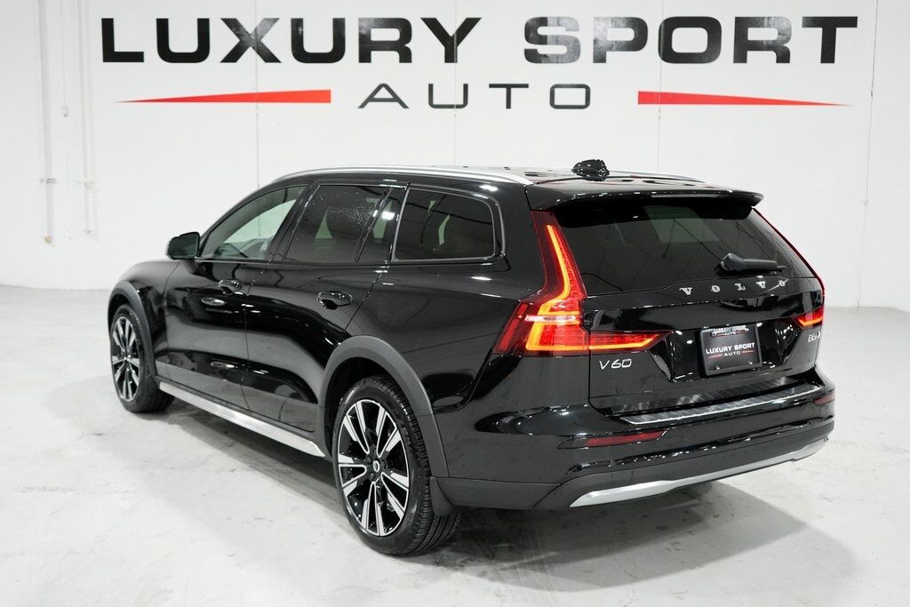 2023 Volvo V60 Cross Country Ultimate