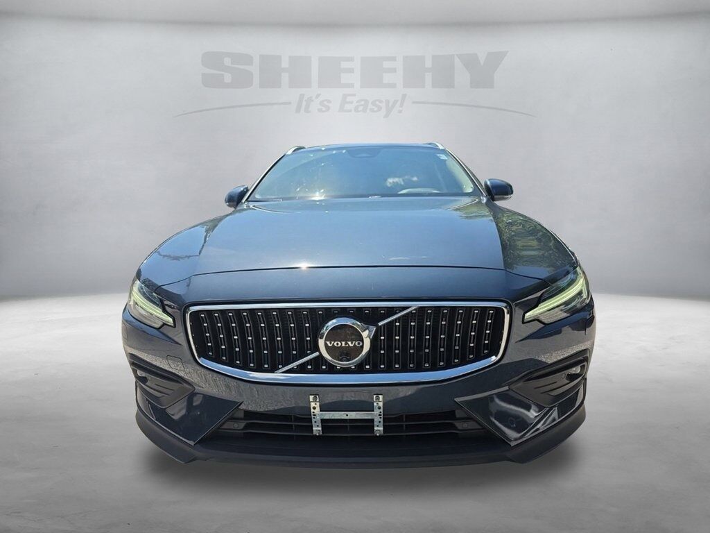 2023 Volvo V60 Cross Country Ultimate Hunt Valley MD