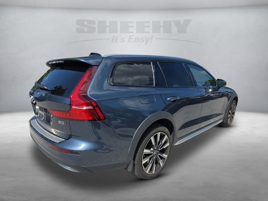 2023 Volvo V60 Cross Country Ultimate Hunt Valley MD