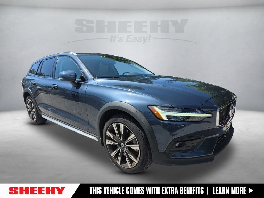 2023 Volvo V60 Cross Country Ultimate Hunt Valley MD