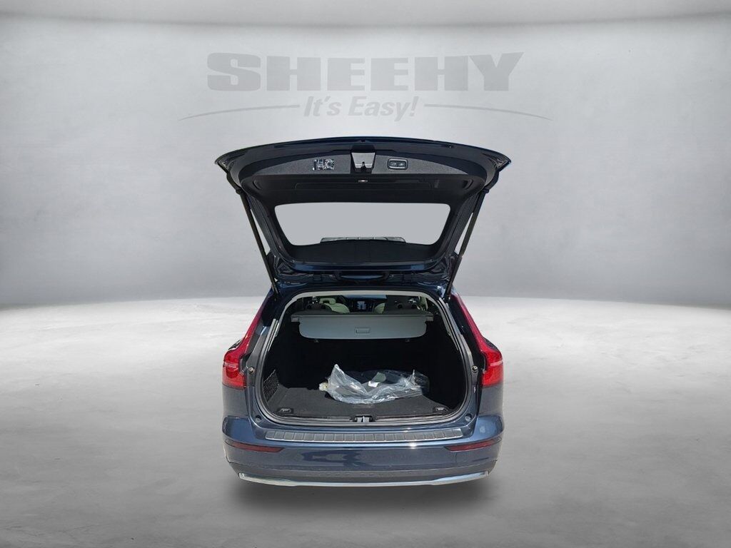 2023 Volvo V60 Cross Country Ultimate Hunt Valley MD