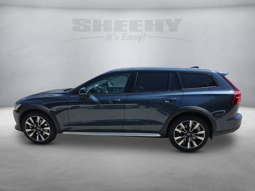 2023 Volvo V60 Cross Country Ultimate Hunt Valley MD