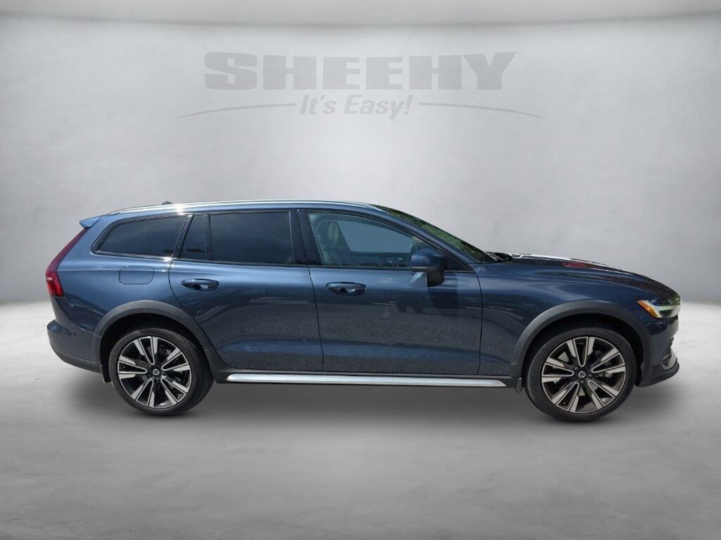 2023 Volvo V60 Cross Country Ultimate Hunt Valley MD