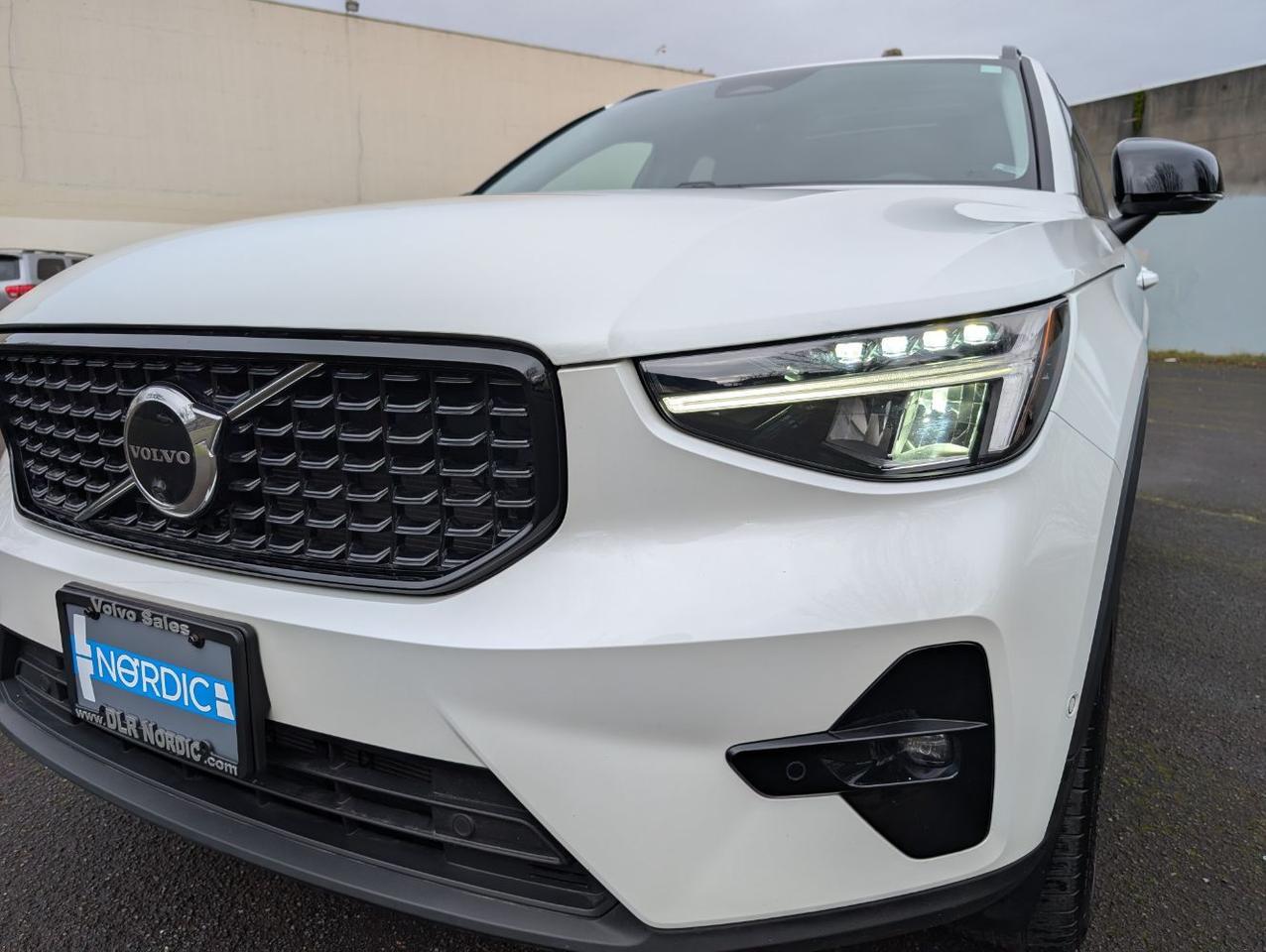 2023 Volvo XC40 B5 AWD Hybrid ULTIMATE w/Harman Kardon, Pilot Assist, 360 Cam, 4 Heated Seats & Wheel Portland OR
