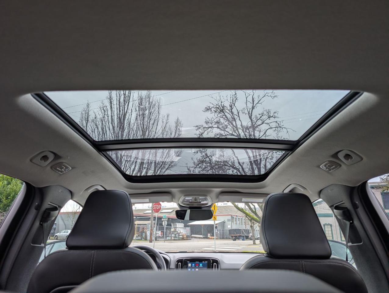 2023 Volvo XC40 B5 AWD Hybrid ULTIMATE w/Harman Kardon, Pilot Assist, 360 Cam, 4 Heated Seats & Wheel Portland OR