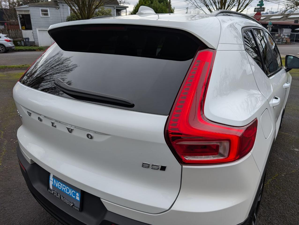 2023 Volvo XC40 B5 AWD Hybrid ULTIMATE w/Harman Kardon, Pilot Assist, 360 Cam, 4 Heated Seats & Wheel Portland OR