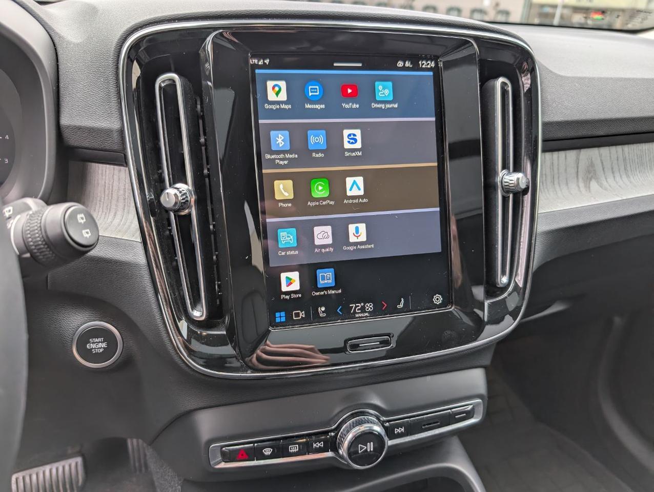 2023 Volvo XC40 B5 AWD Hybrid ULTIMATE w/Harman Kardon, Pilot Assist, 360 Cam, 4 Heated Seats & Wheel Portland OR