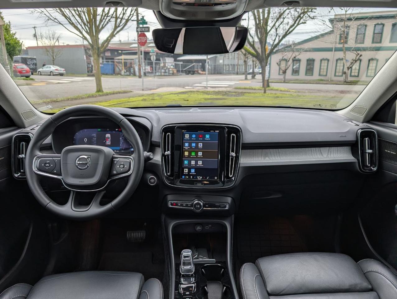 2023 Volvo XC40 B5 AWD Hybrid ULTIMATE w/Harman Kardon, Pilot Assist, 360 Cam, 4 Heated Seats & Wheel Portland OR