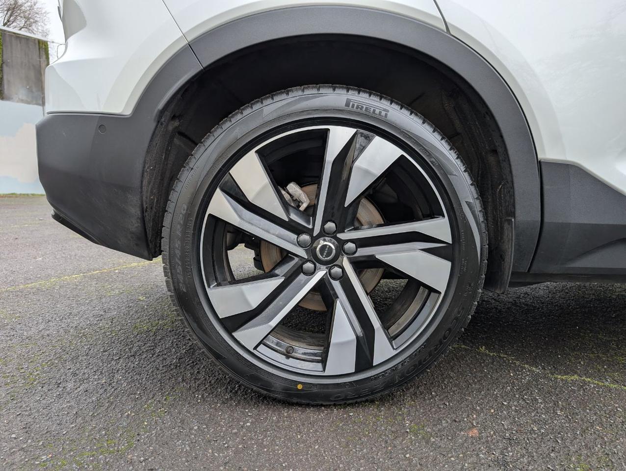 2023 Volvo XC40 B5 AWD Hybrid ULTIMATE w/Harman Kardon, Pilot Assist, 360 Cam, 4 Heated Seats & Wheel Portland OR