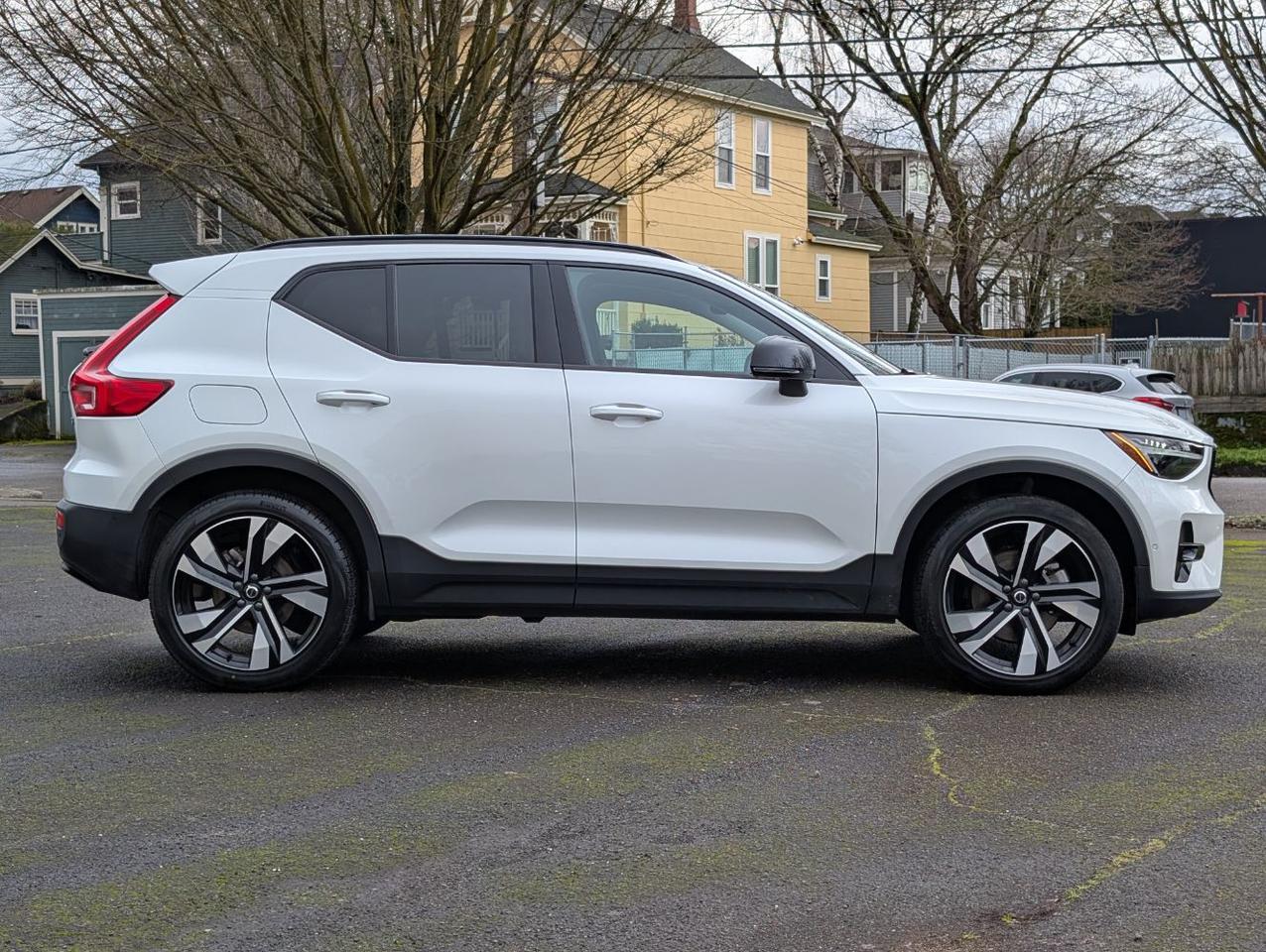 2023 Volvo XC40 B5 AWD Hybrid ULTIMATE w/Harman Kardon, Pilot Assist, 360 Cam, 4 Heated Seats & Wheel Portland OR