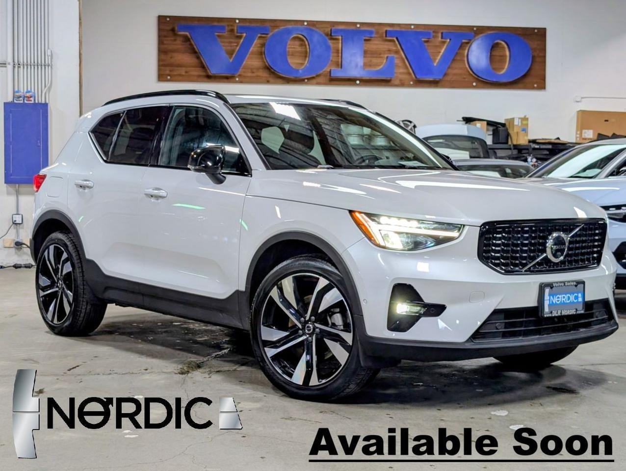 2023 Volvo XC40 B5 AWD Hybrid ULTIMATE w/Harman Kardon, Pilot Assist, Climate Package *