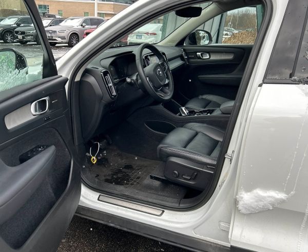 2023 Volvo XC40 B5 AWD Hybrid ULTIMATE w/Harman Kardon, Pilot Assist, Climate Package * Portland OR