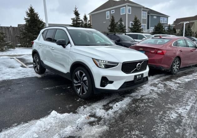 2023 Volvo XC40 B5 AWD Hybrid ULTIMATE w/Harman Kardon, Pilot Assist, Climate Package * Portland OR