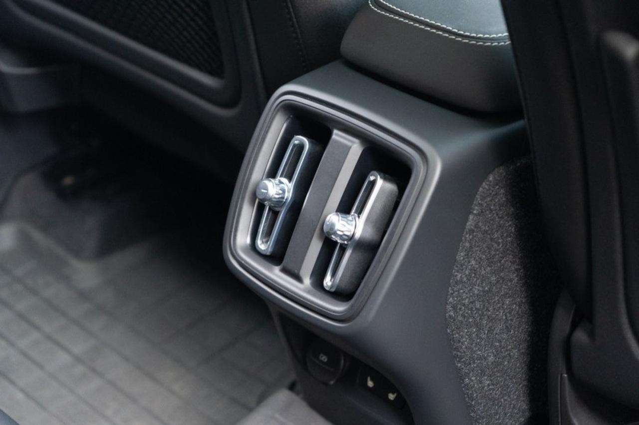 2023 Volvo XC40 B5 AWD Ultimate Dark Theme Yonkers NY