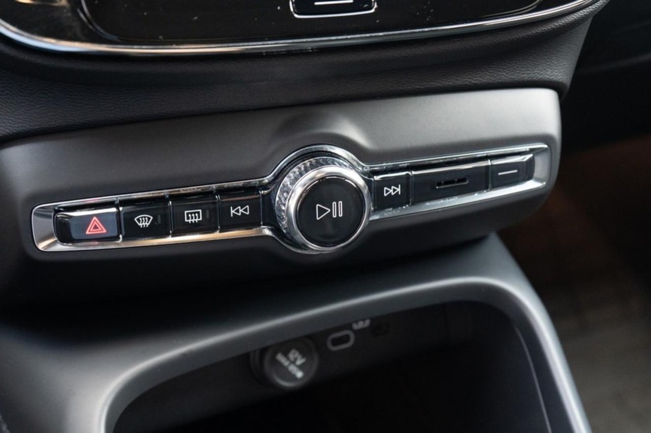 2023 Volvo XC40 B5 AWD Ultimate Dark Theme Yonkers NY