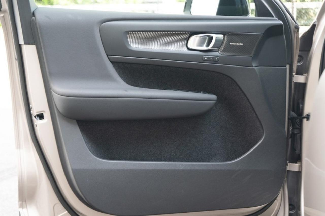 2023 Volvo XC40 B5 AWD Ultimate Dark Theme Yonkers NY