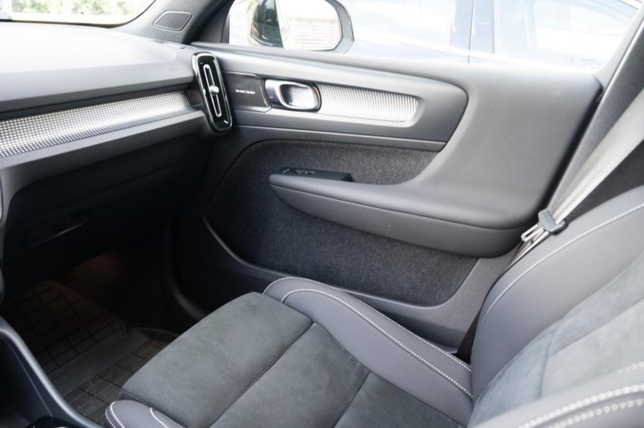 2023 Volvo XC40 B5 AWD Ultimate Dark Theme Yonkers NY