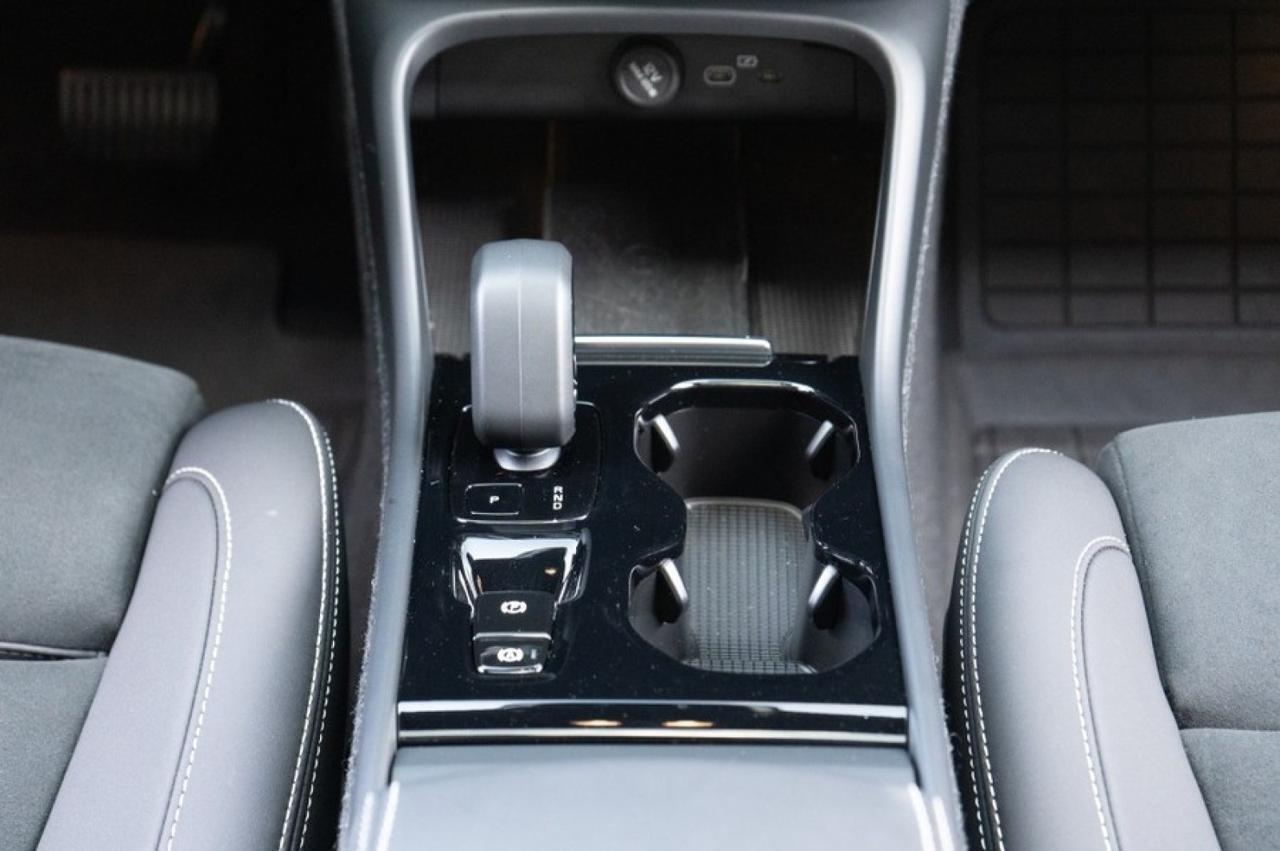 2023 Volvo XC40 B5 AWD Ultimate Dark Theme Yonkers NY