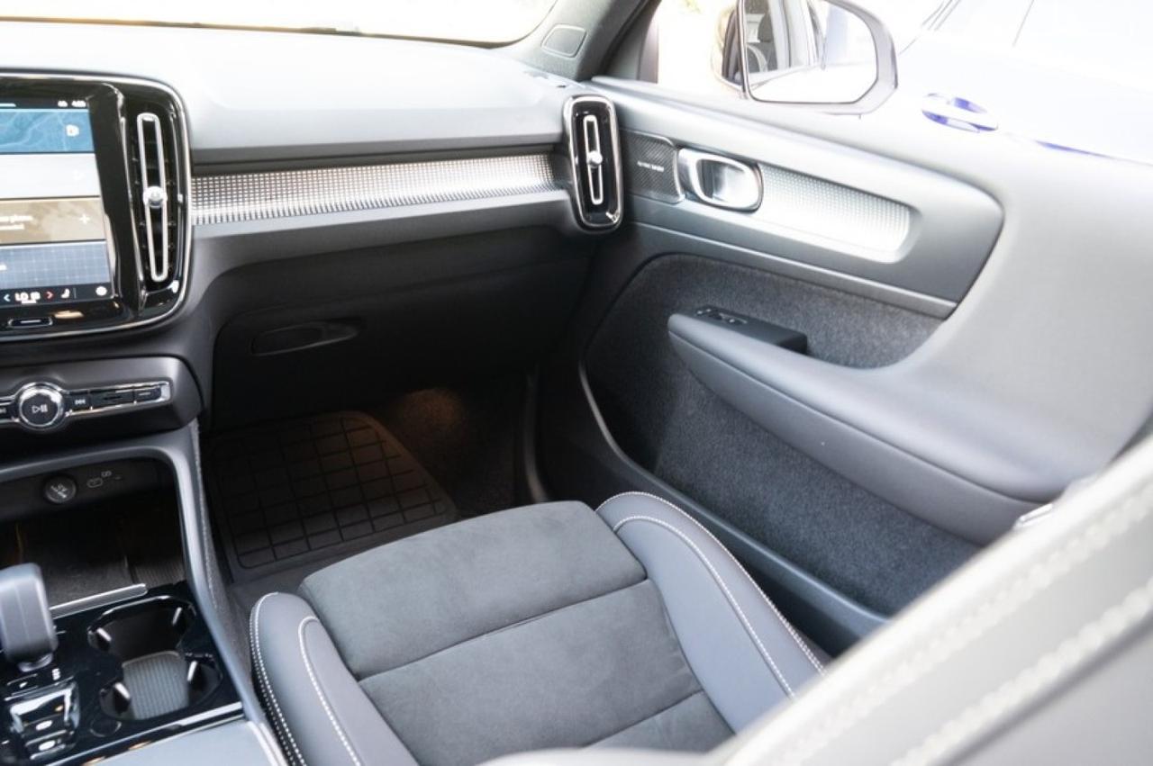 2023 Volvo XC40 B5 AWD Ultimate Dark Theme Yonkers NY