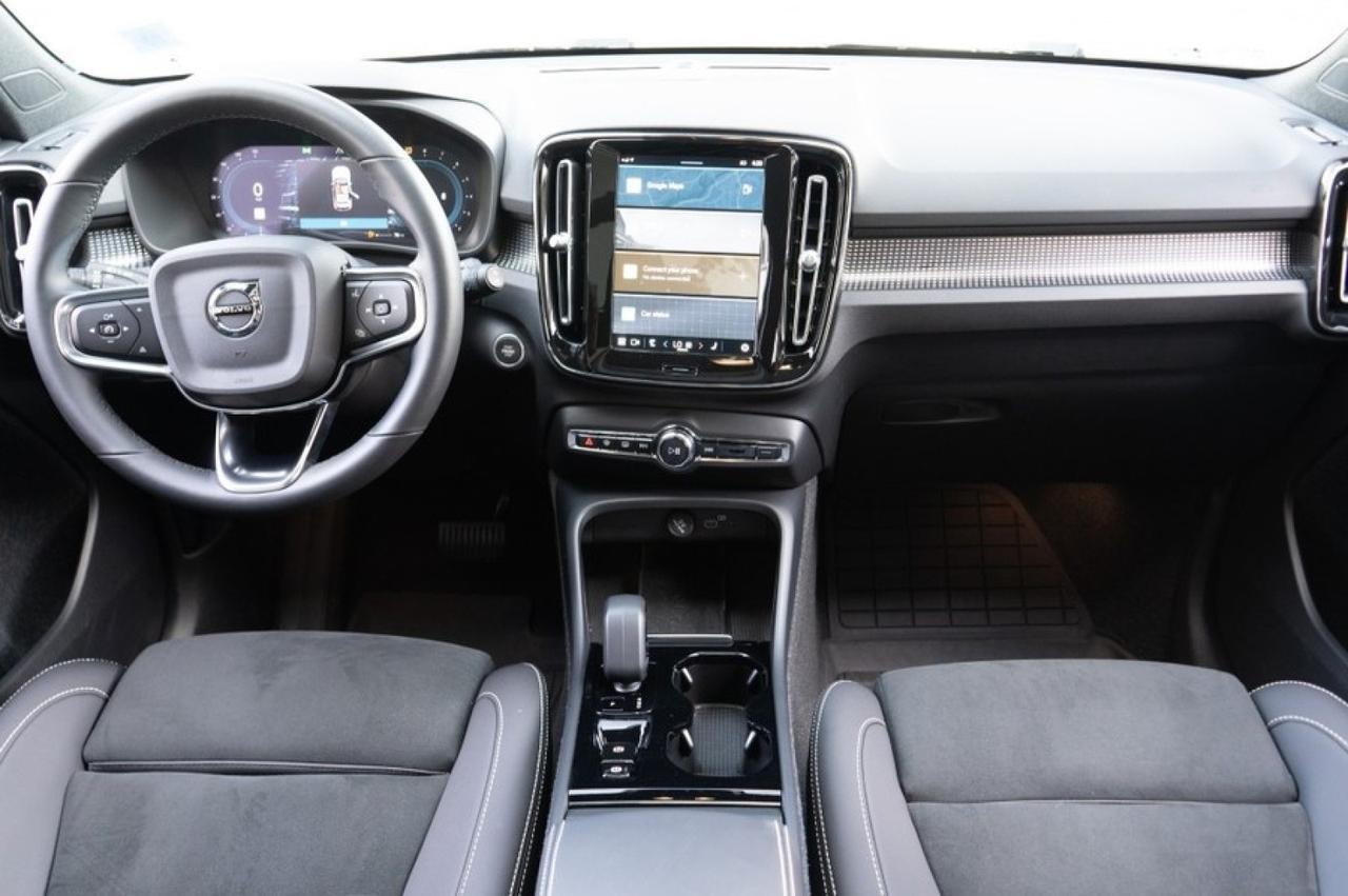 2023 Volvo XC40 B5 AWD Ultimate Dark Theme Yonkers NY