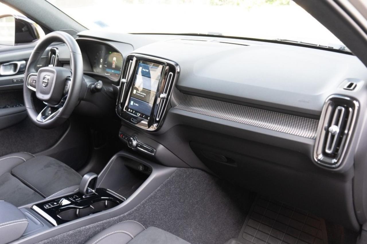 2023 Volvo XC40 B5 AWD Ultimate Dark Theme Yonkers NY