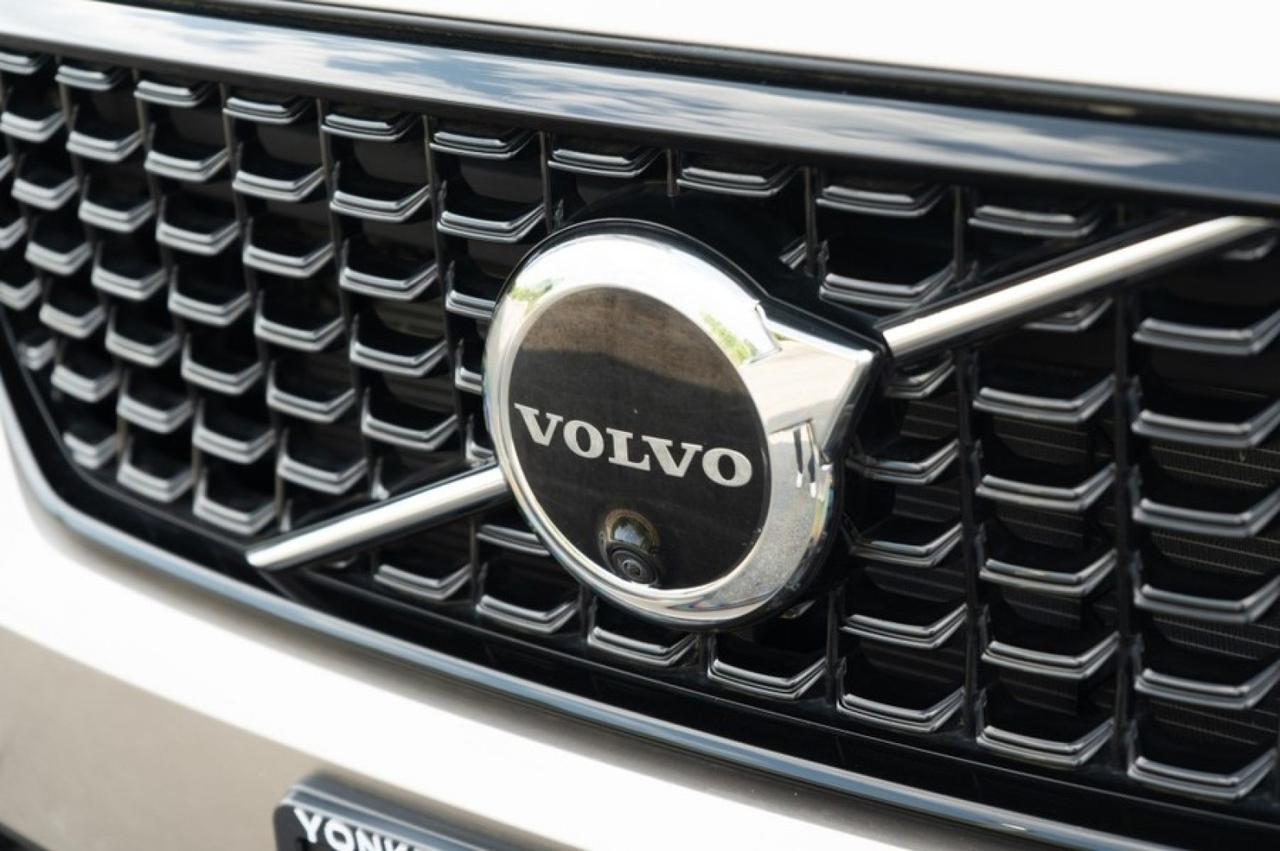 2023 Volvo XC40 B5 AWD Ultimate Dark Theme Yonkers NY