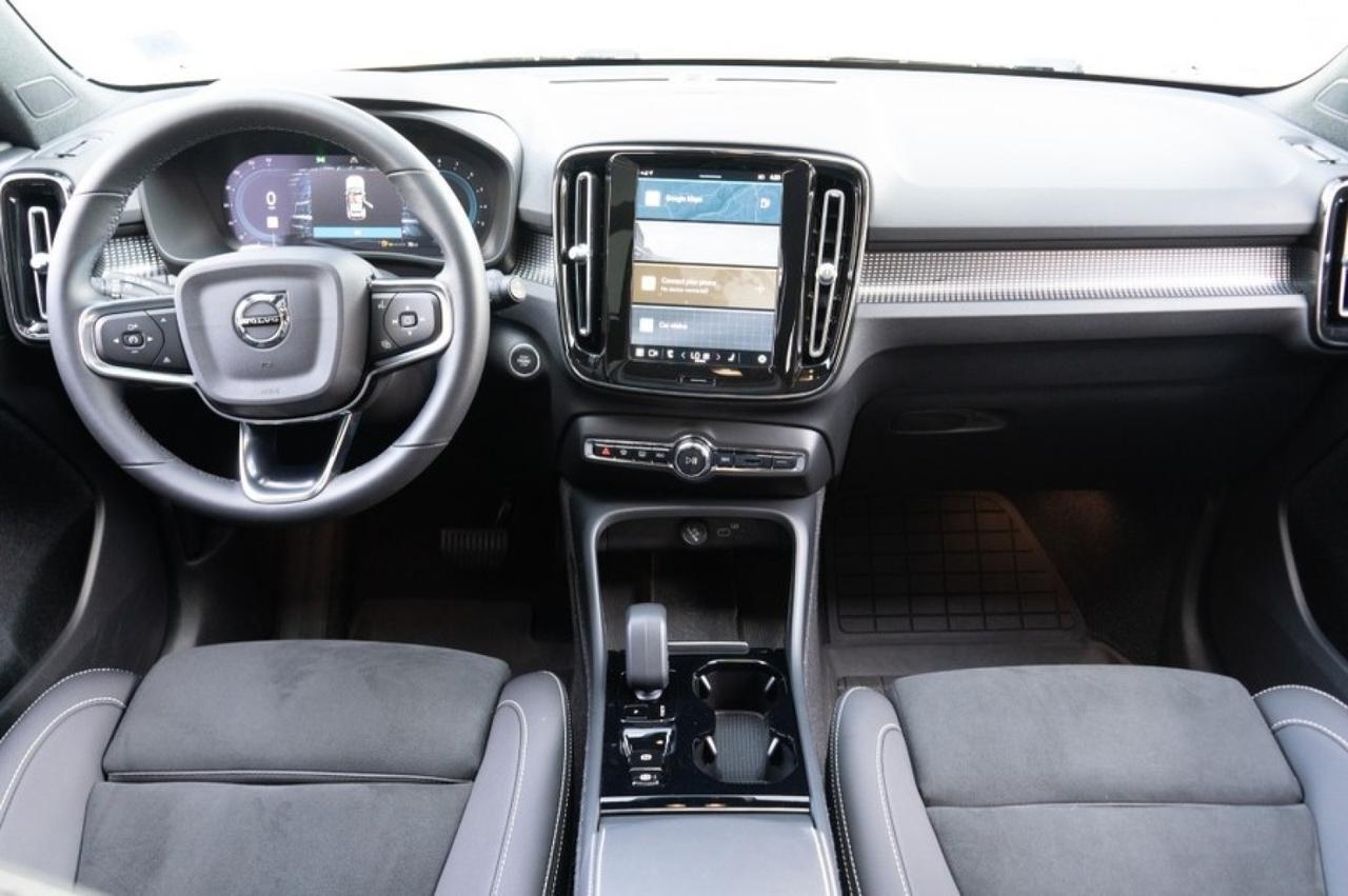 2023 Volvo XC40 B5 AWD Ultimate Dark Theme Yonkers NY
