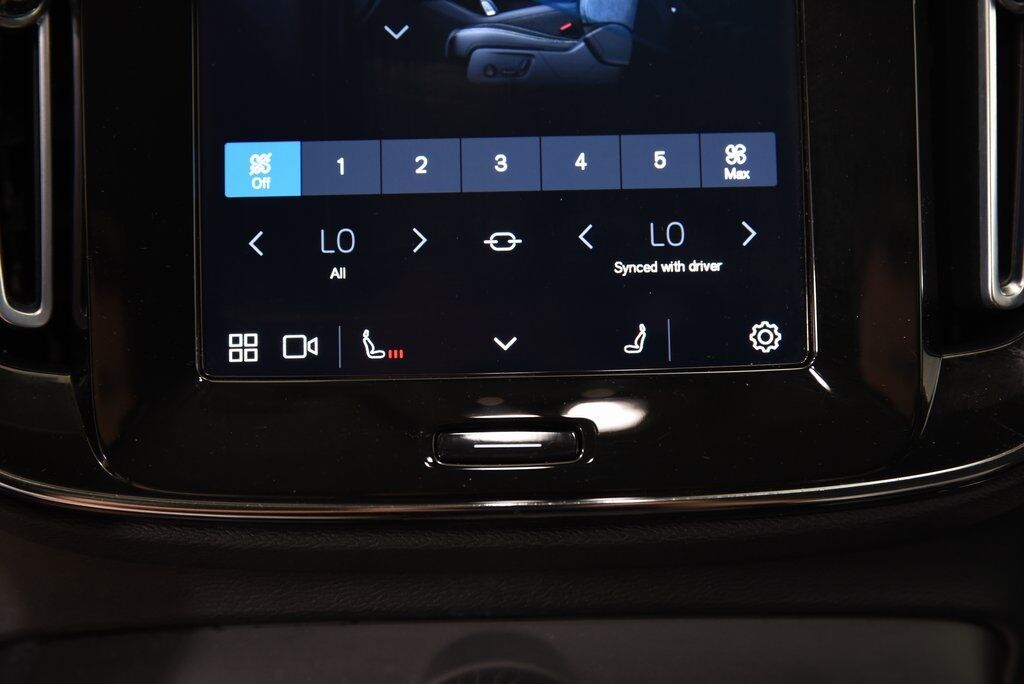 2023 Volvo XC40 B5 Core Akron