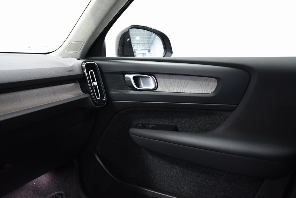 2023 Volvo XC40 B5 Core Akron