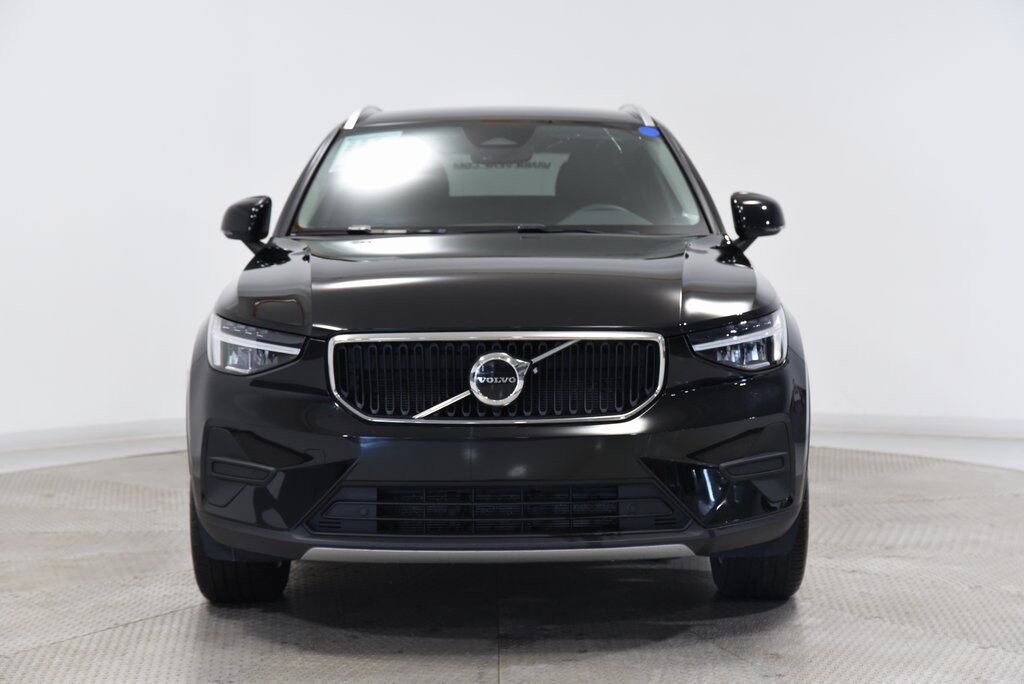 2023 Volvo XC40 B5 Core Akron