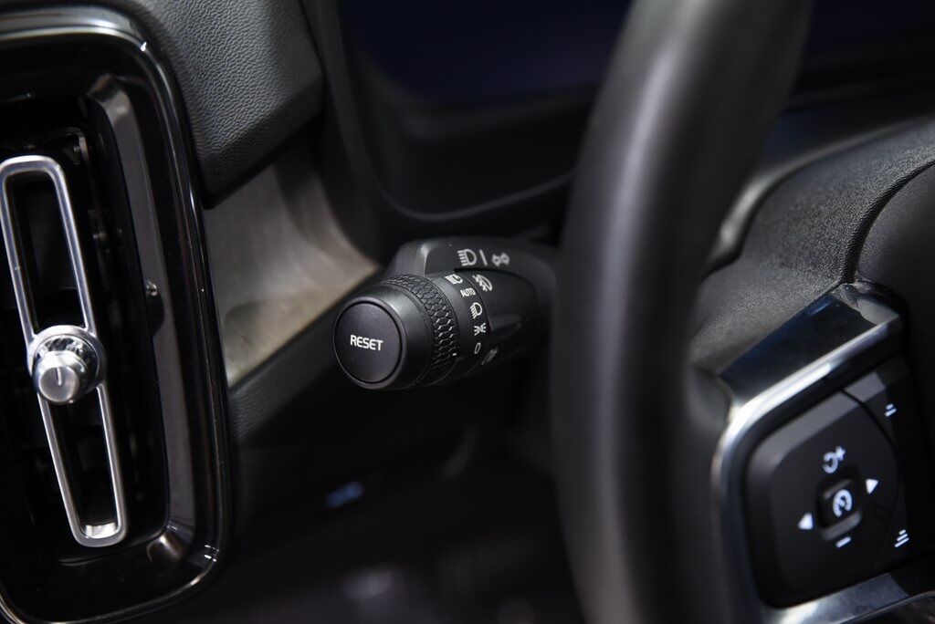 2023 Volvo XC40 B5 Core Akron